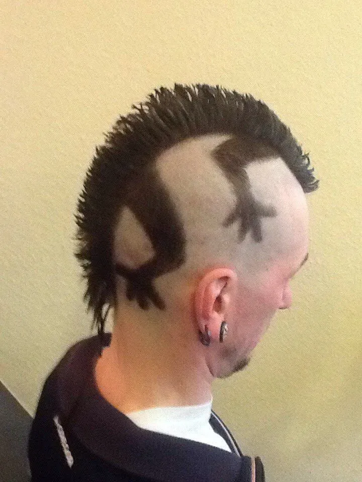 Corte de pelo Goofy Ahh estilo Tazón Reduce, con un corte redondeado moderno y divertido que da un look único y contemporáneo. Ideal para los que buscan un estilo original y atrevido.