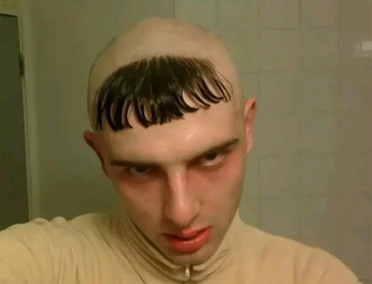 Corte de pelo Goofy Ahh con afeitado en zig-zag, creando líneas audaces y un diseño divertido que refleja un estilo rompedor y creativo. Perfecto para un look atrevido y diferente.